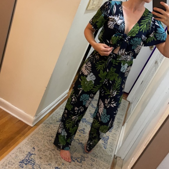Tropical flowy jumpsuit - Picture 8 of 11
